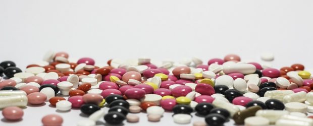 LA INDUSTRIA FARMACÉUTICA SE BENEFICIA DE MEDICAMENTOS CONTRA EL CÁNCER, SEGÚN NO ES SANO